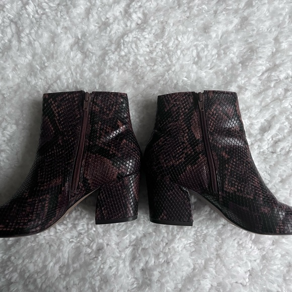 Steve Madden Snakeskin Zipper Booties - Size 7.5 GREAT Condition - Picture 9 of 9